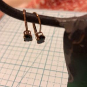 10kt gold and oval sapphire earrings 🦋